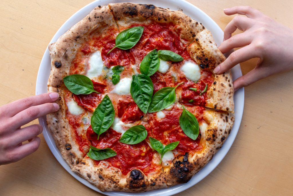 Jak odgrzać pizzę neapolitańską w domu